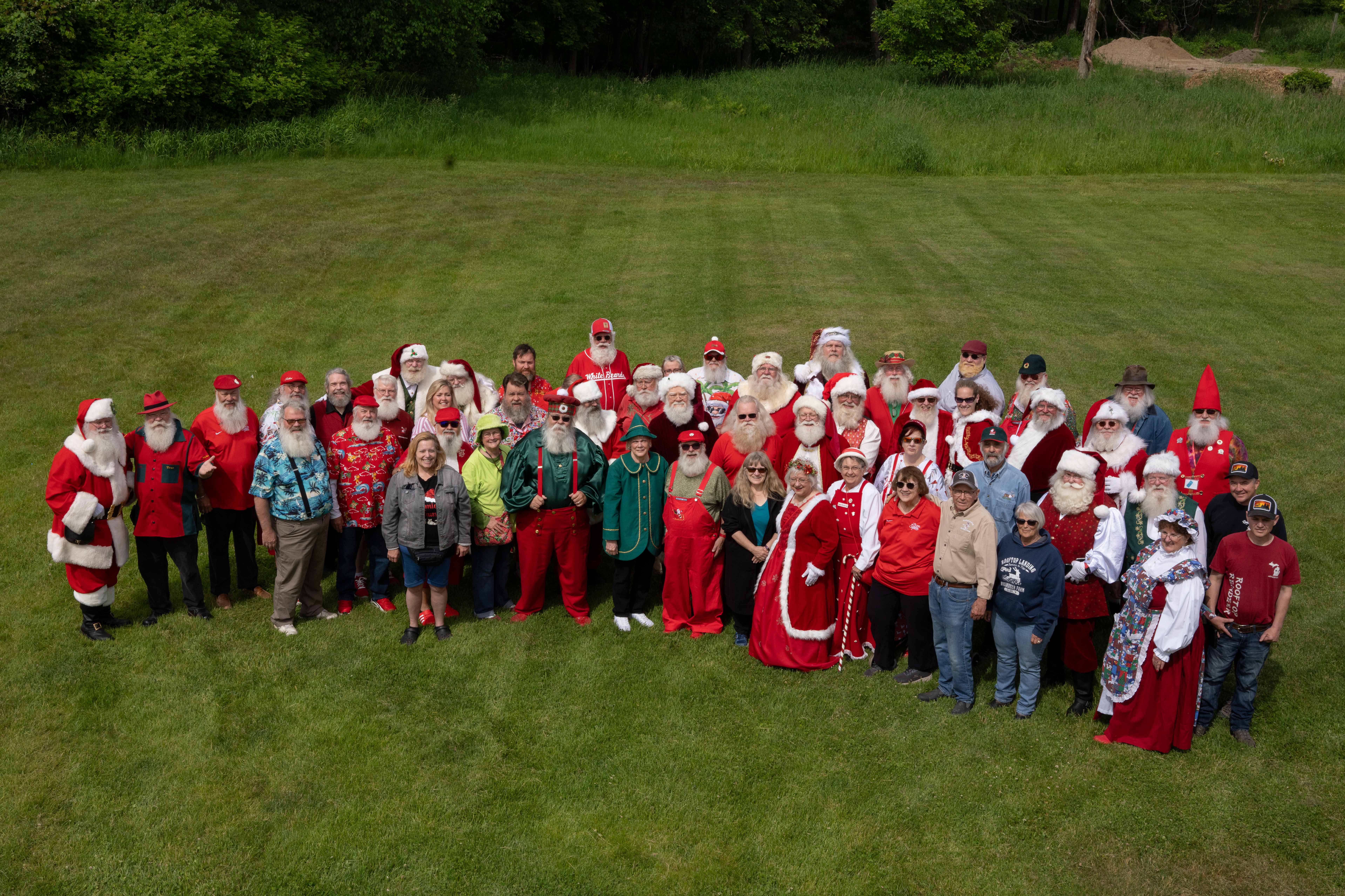 <a class="ps-wpem__organizer-name" href="https://michigansantas.org/profile/?michaelhowe/">
<img src="https://michigansantas.org/mnt/maps_v1_nyc3_01/peepso_production_data/users/25/6cc896216c-avatar-full.jpg" />
Michael Howe</a>